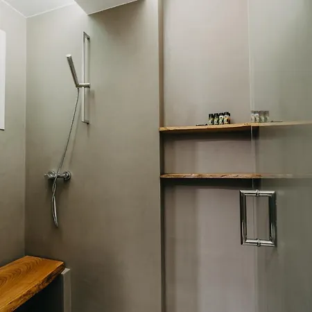 The Luxe - Tsimiski, Skg *
